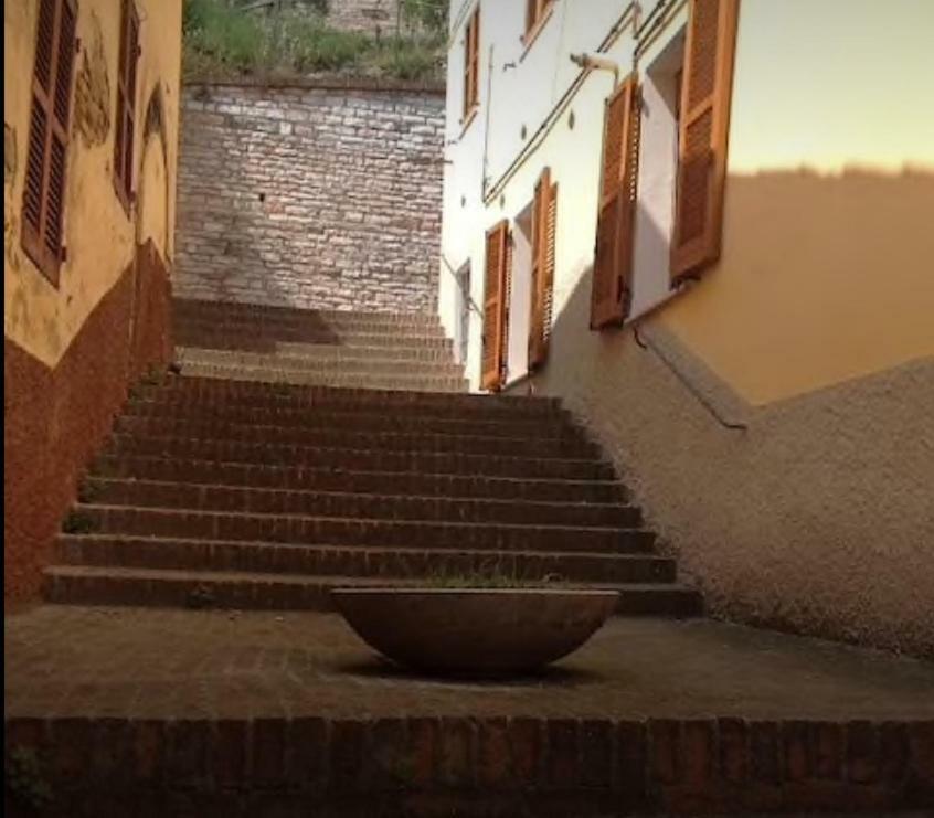 Casa Leo Apartment Fossombrone Bagian luar foto